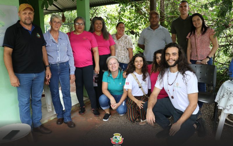 Horto de Pato Bragado recebe comitiva da UFSCar e Cooplantas para intercâmbio sobre plantas medicinais