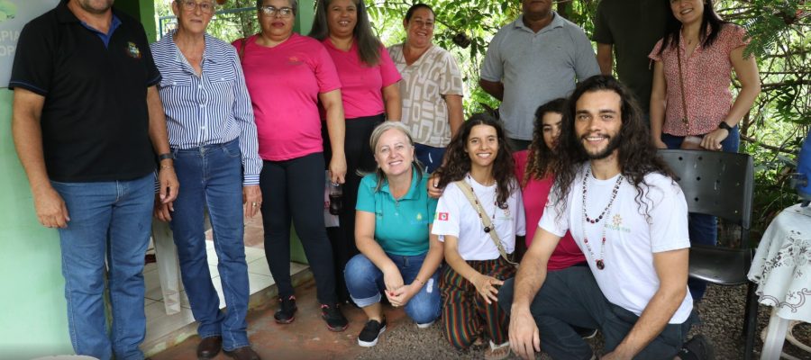 Horto de Pato Bragado recebe comitiva da UFSCar e Cooplantas para intercâmbio sobre plantas medicinais