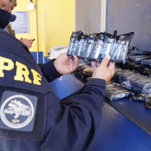 PRF apreende carga de cigarros eletrônicos na BR-277, em Santa Terezinha de Itaipu (PR)