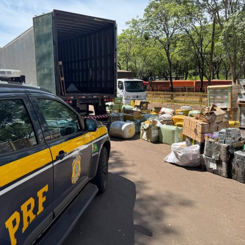 Polícia Rodoviária Federal apreende carreta com produtos estrangeiros em Guaíra/PR