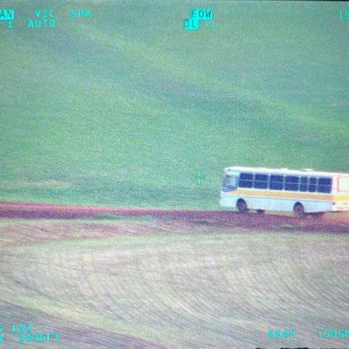 Ônibus preparado para o transporte de ilícitos é apreendido na zona rural de Toledo