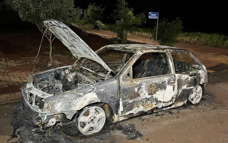 Gol abandonado destruído pelo fogo em Nova Santa Rosa foi furtado em Marechal Rondon