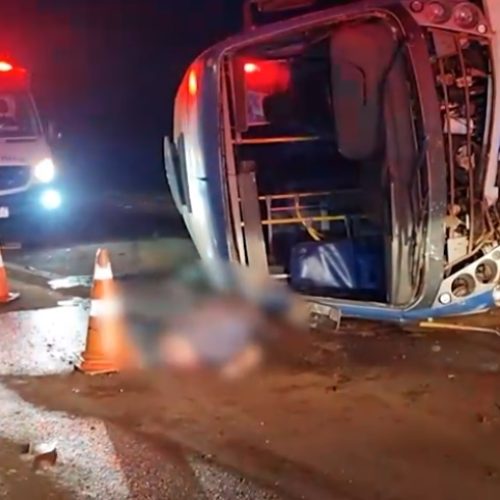 Tragédia na BR-277: condutor de micro-ônibus morre ao ser ejetado em colisão frontal com automóvel em Santa Tereza do Oeste