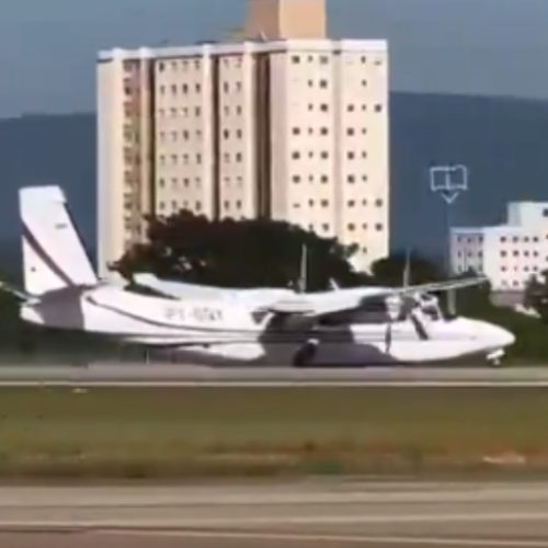 Avião faz pouso de barriga no aeroporto de Sorocaba, interior de SP; vídeo