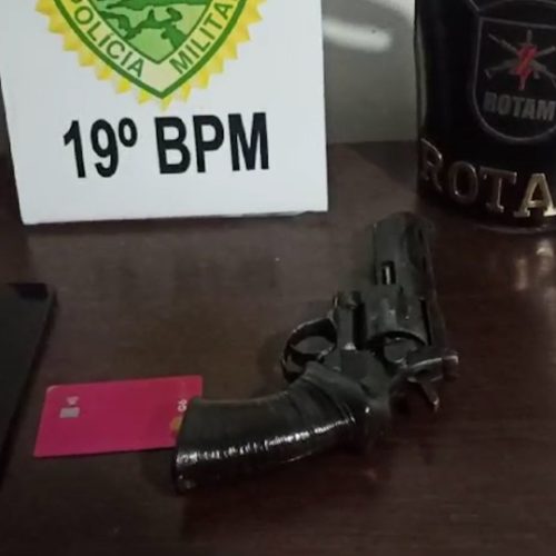 Jovem é preso após assaltar mãe e filha em Toledo