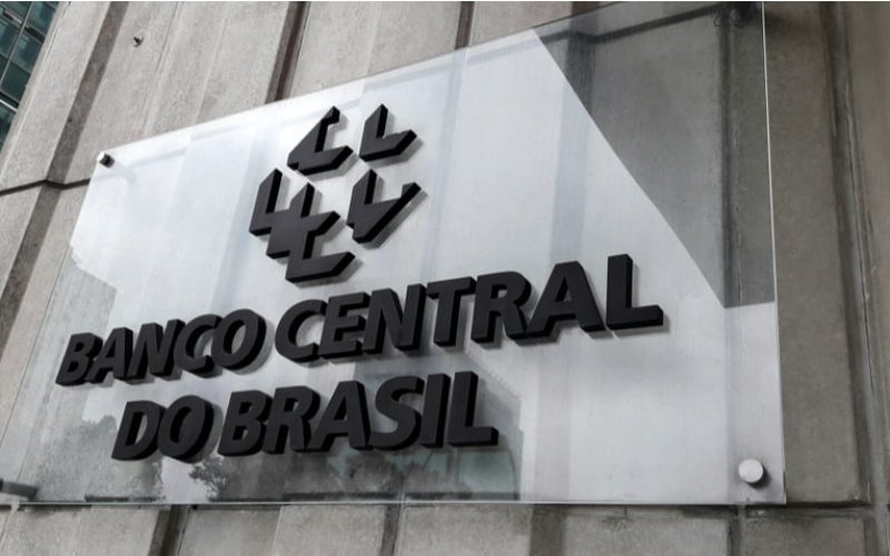 Mercado financeiro eleva projeção de inflação e juros para 2025